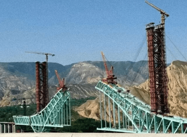 Colapsa megapuente en China y deja 10 muertos