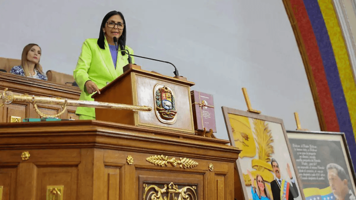 Presidenta interina de Venezuela anuncia reforma petrolera tras incursión de EU