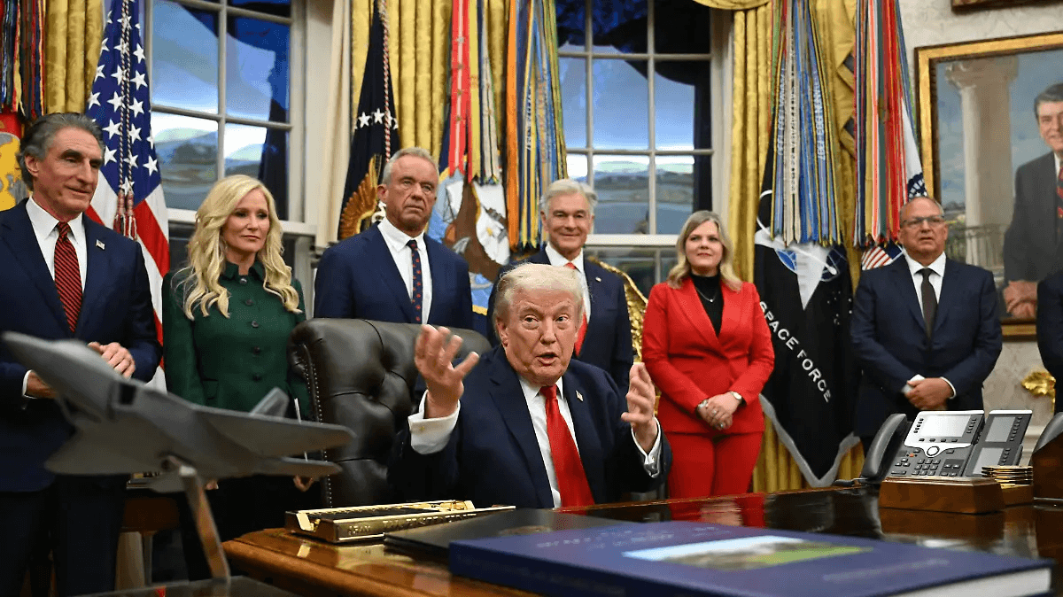 EU impondrá aranceles a bienes de países que vendan petróleo a Cuba