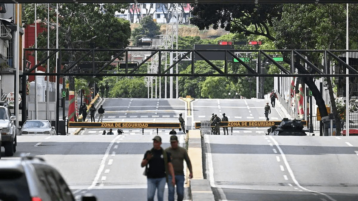 Policía de Venezuela dispara contra drones que sobrevolaban la sede presidencial