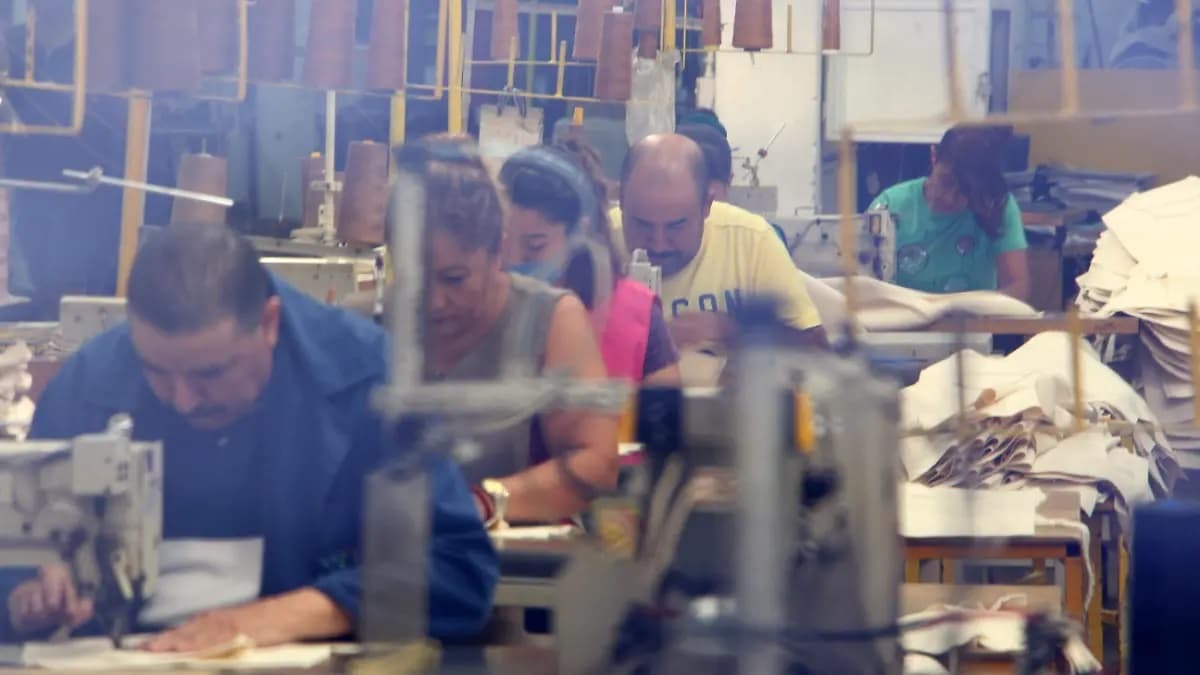 Siete de cada 10 empleados en la industria textil en México sobreviven con salarios de pobreza
