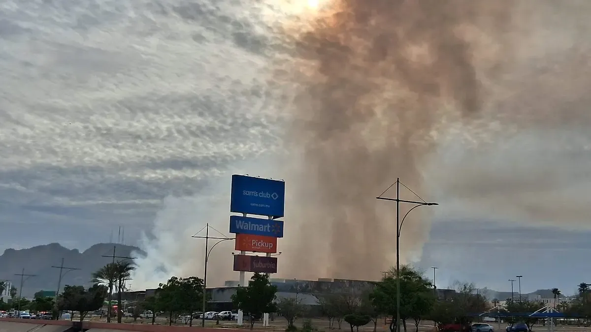 Bomberos de Hermosillo controlan incendio en Sam’s Club: Reportan daños y pérdida total del inmueble