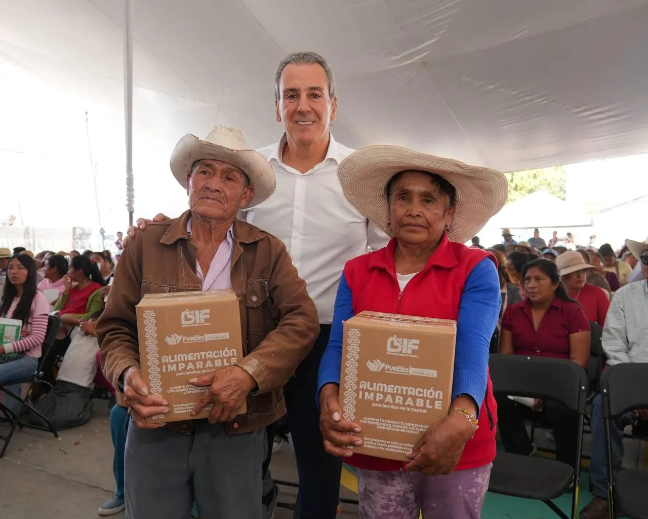 Entrega Gobierno de la Ciudad apoyos alimentarios a familias de Santo Tomás Chautla