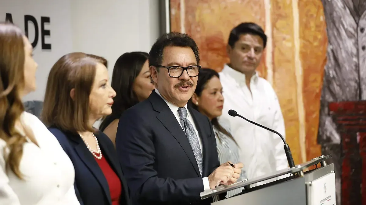 “No hubo uso de recursos públicos”, asegura Ignacio Mier tras el cierre del salón de belleza en Senado