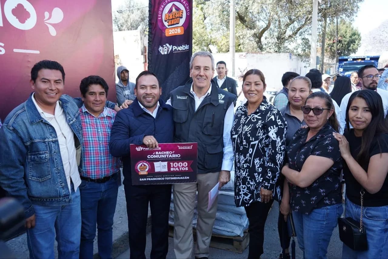 Entrega Gobierno de la Ciudad mezcla asfáltica para fortalecer bacheo en juntas auxiliares