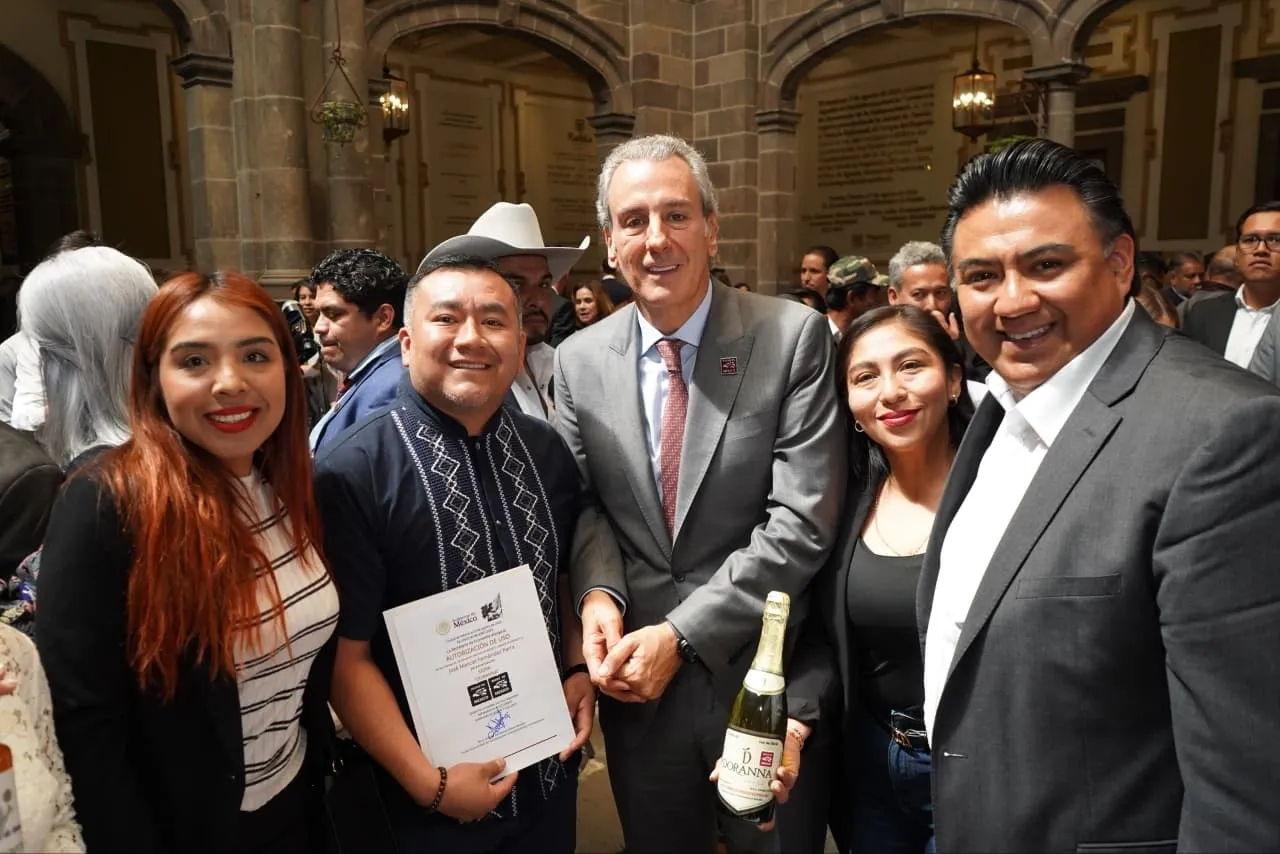 Entrega Ayuntamiento distintivos “Hecho en México” a negocios poblanos