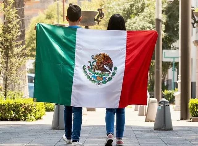 México honra a su bandera este 24 de febrero