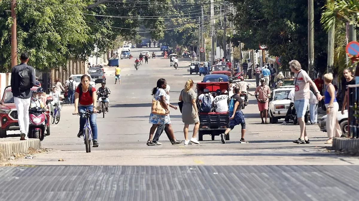 Envía México mil 193 toneladas de ayuda humanitaria a Cuba