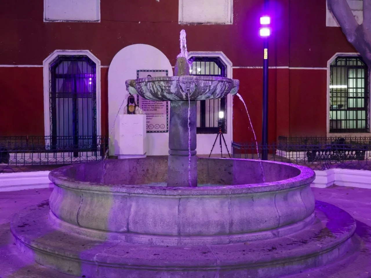 Recupera Gobierno de la Ciudad fuente del Parque Sor Juana en el Centro Histórico