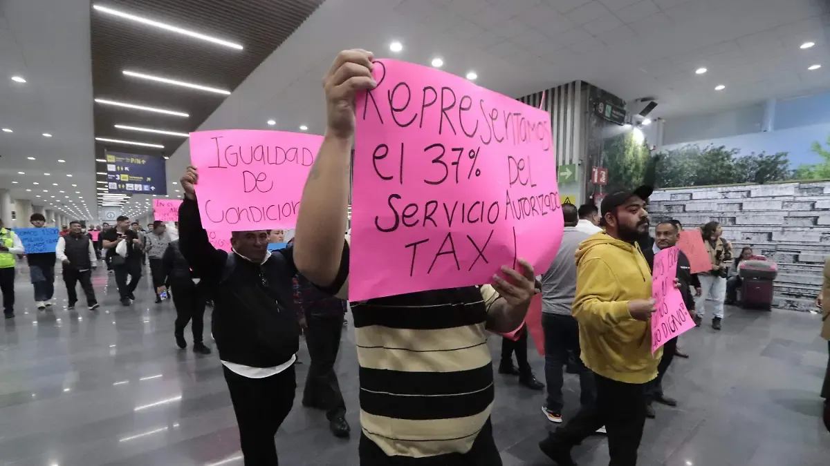 Prevén afectaciones en tránsito vehicular en alrededores del AICM por manifestación de taxistas