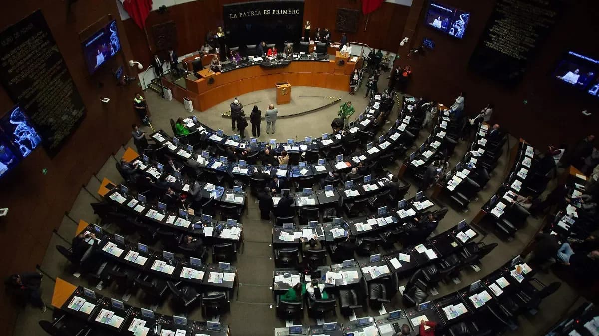 Senado avala en comisiones reforma de Sheinbaum para prohibir “pensiones doradas”