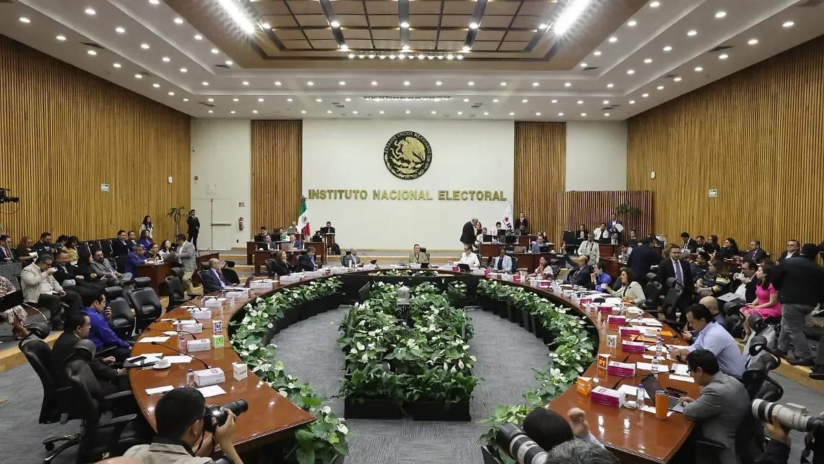 INE propone incluir identidad de género y autoidentificación indígena en nueva credencial para votar