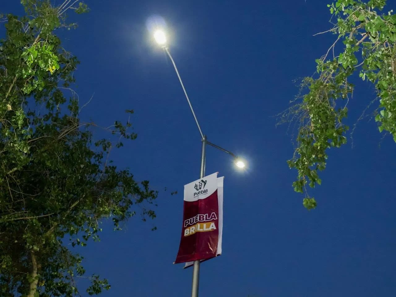 Moderniza Ayuntamiento de Puebla alumbrado público en Rancho Colorado con tecnología LED