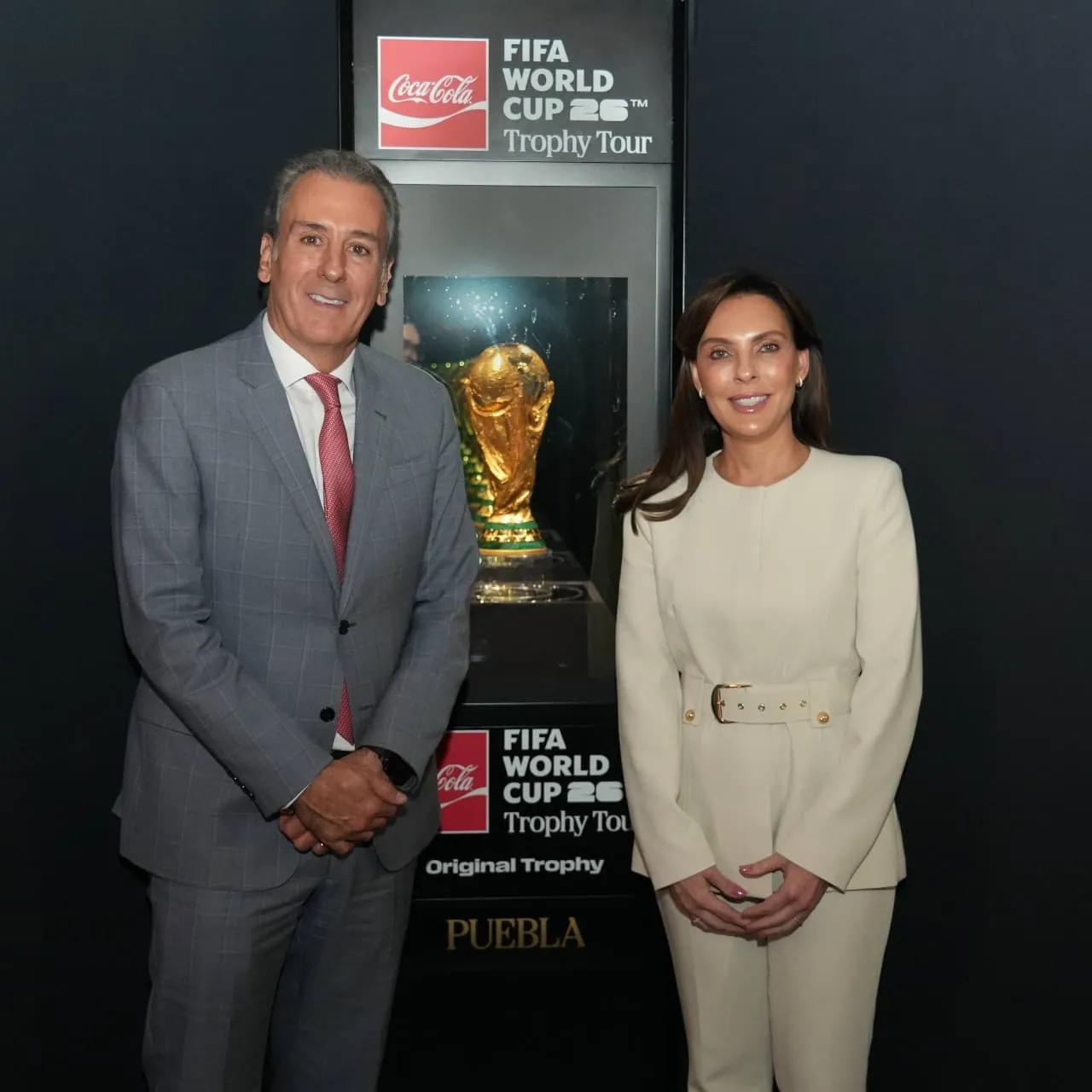 Presentan en Puebla la Copa del Mundo como parte de la gira FIFA World Cup Trophy Tour 2026