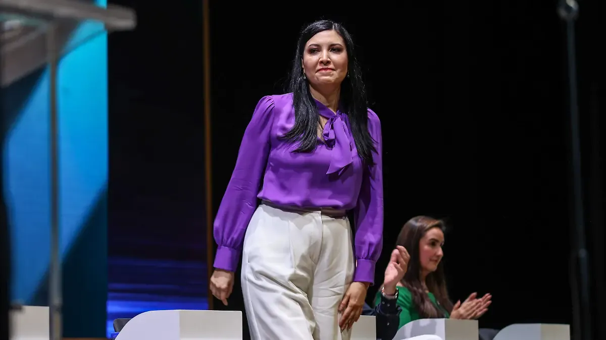 Sumar a más mujeres a la economía es un imperativo: Banxico