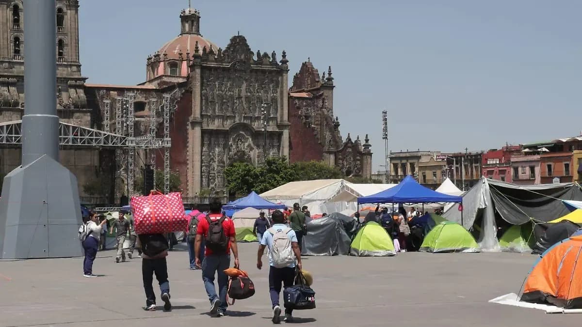 CNTE levanta plantón de 72 horas en el Zócalo, pero regresará en el Mundial