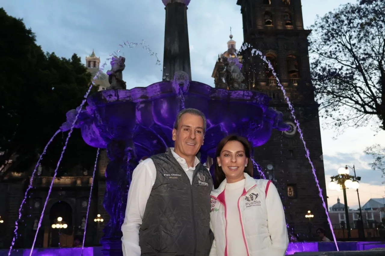 Ilumina Puebla fuentes en color violeta para visibilizar la lucha por la igualdad de género