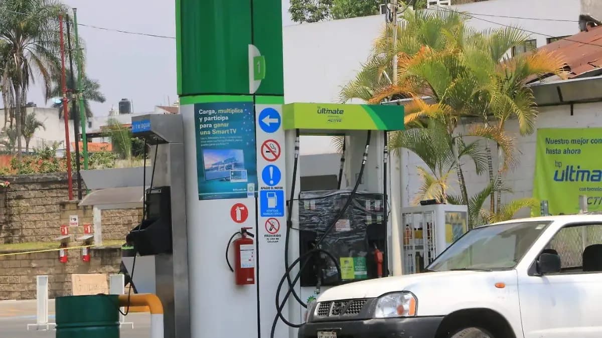 Combustibles al alza: diésel rebasa los 30 pesos y presiona costos del transporte en México