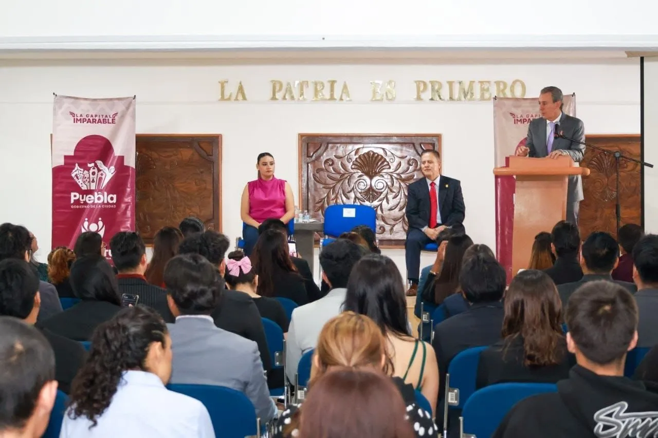 Impulsan participación juvenil con concurso de oratoria en Puebla