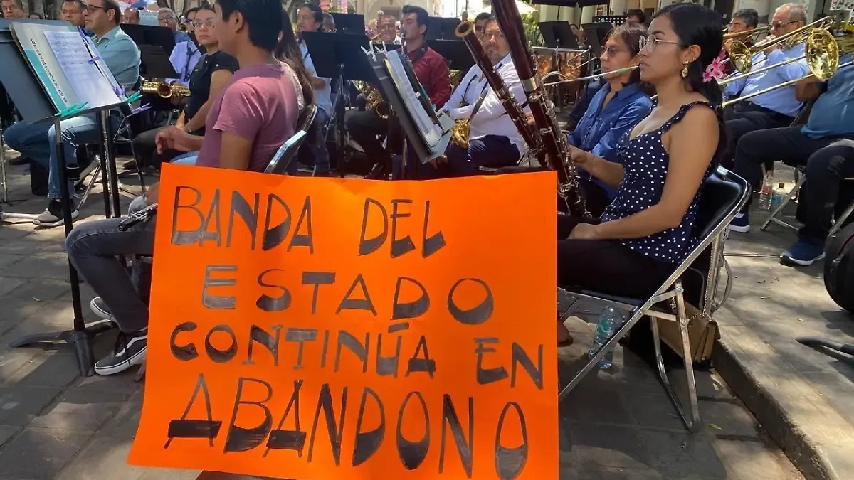 Banda de Música del Estado de Oaxaca protesta por mejores condiciones laborales; exige respuesta del gobierno