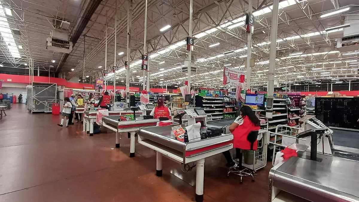 Cuatro de cada 10 trabajadores realizan sus labores de pie en el país