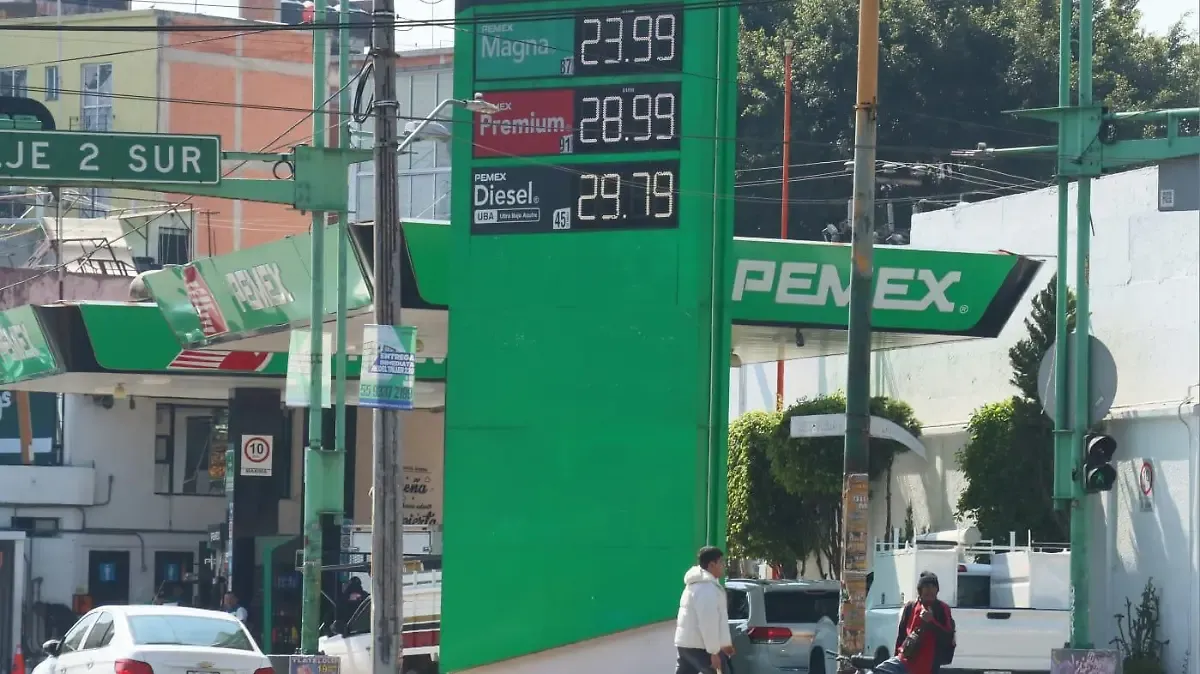 Hacienda reduce estímulos a combustibles