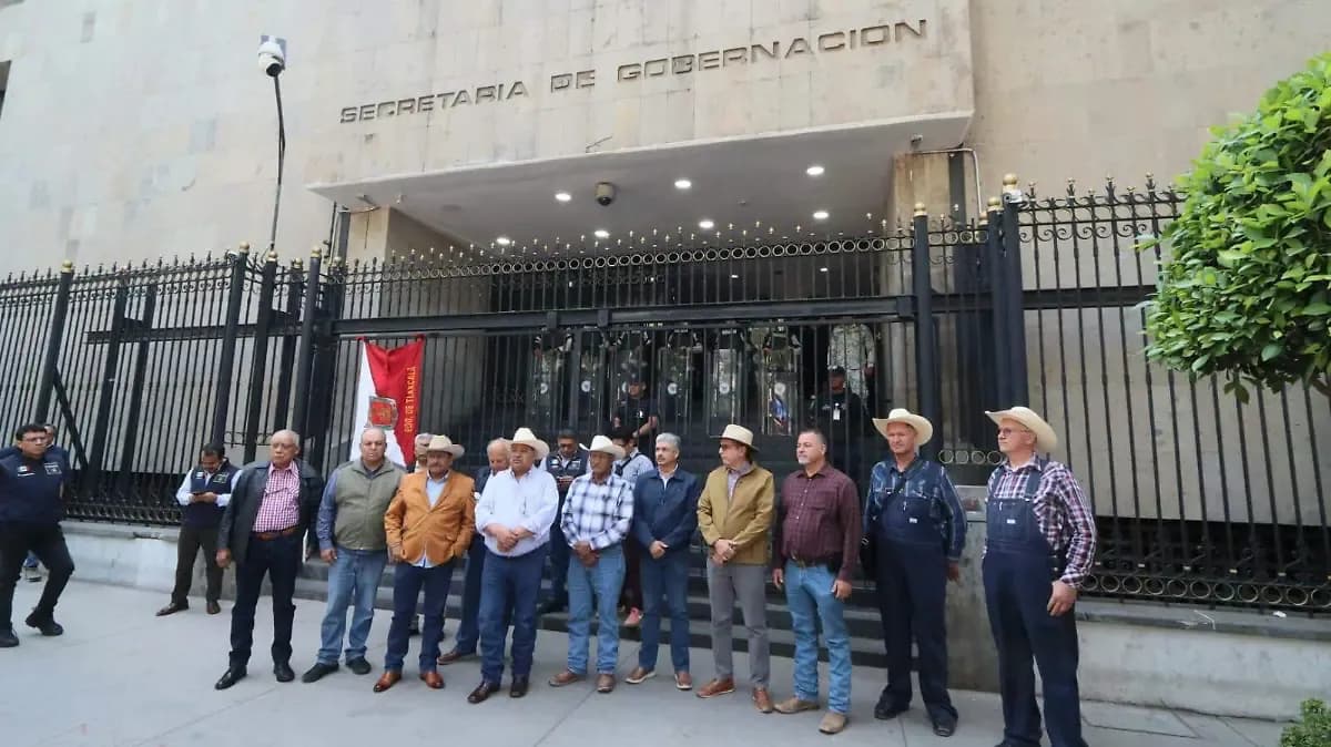 Campesinos y transportistas se retiran de Segob sin diálogo; amagan con boicotear el Mundial