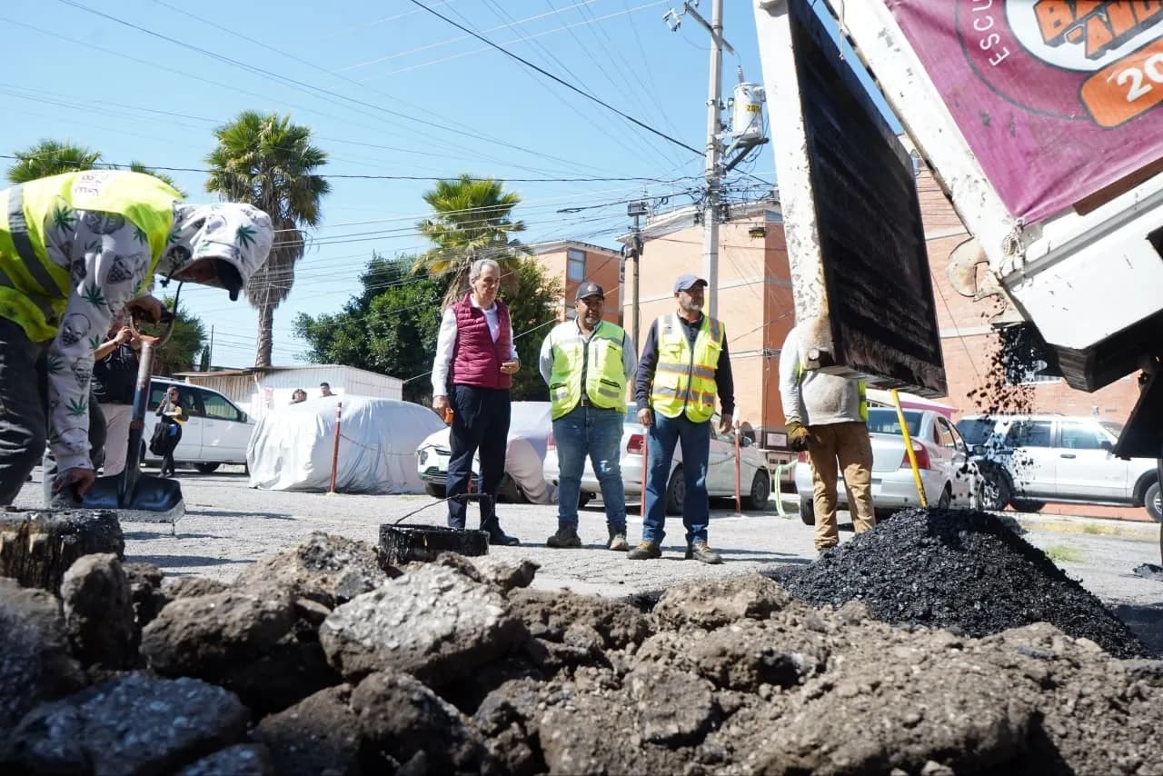 Supervisan trabajos de bacheo en San Francisco Totimehuacan
