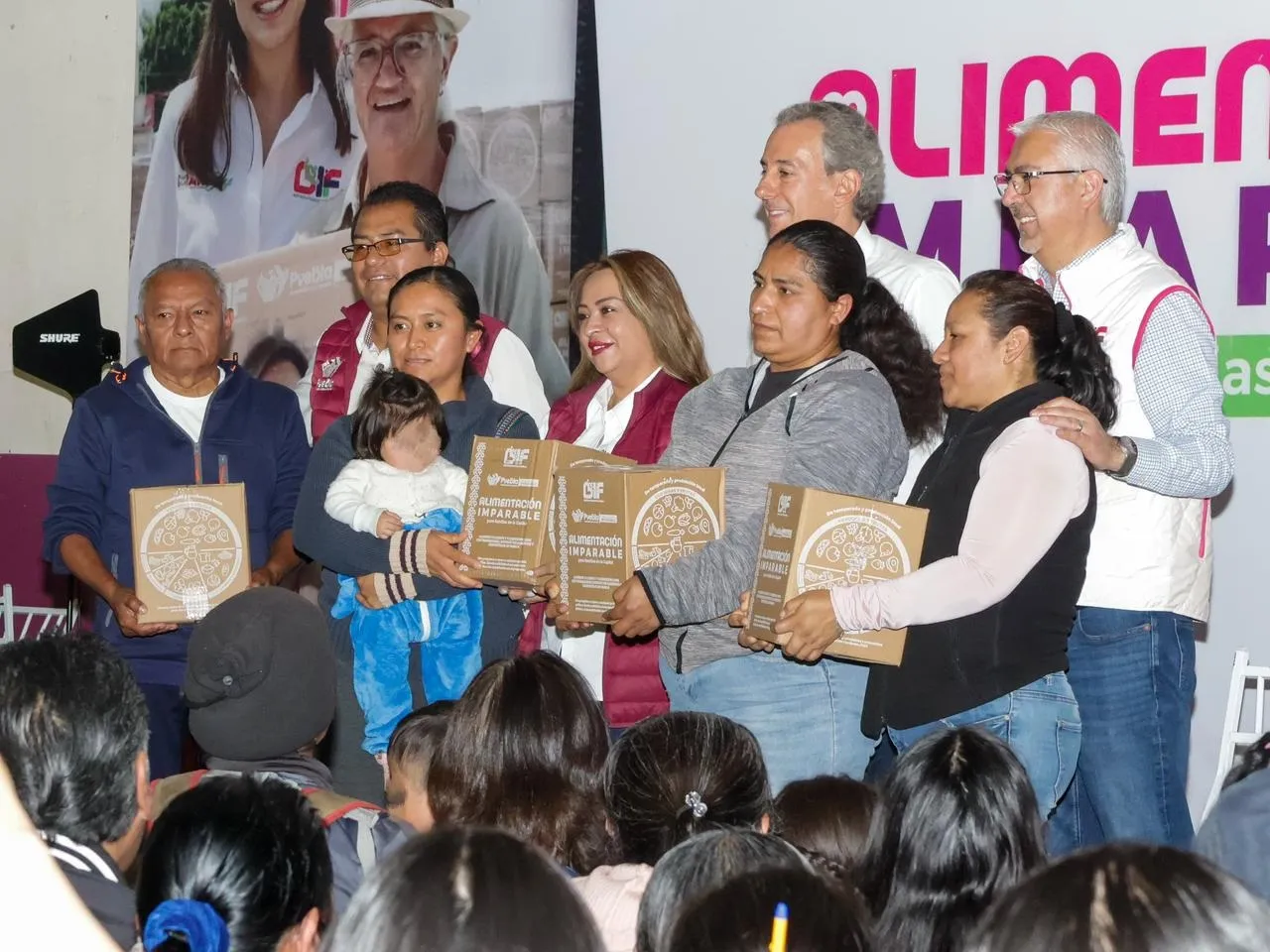 Acercan apoyos alimentarios a familias de juntas auxiliares