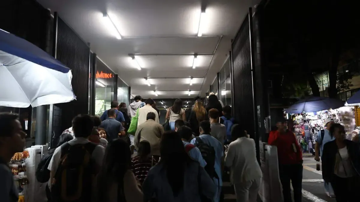 Línea 3 del Metro normaliza operación luego de tres horas de caos por falla eléctrica