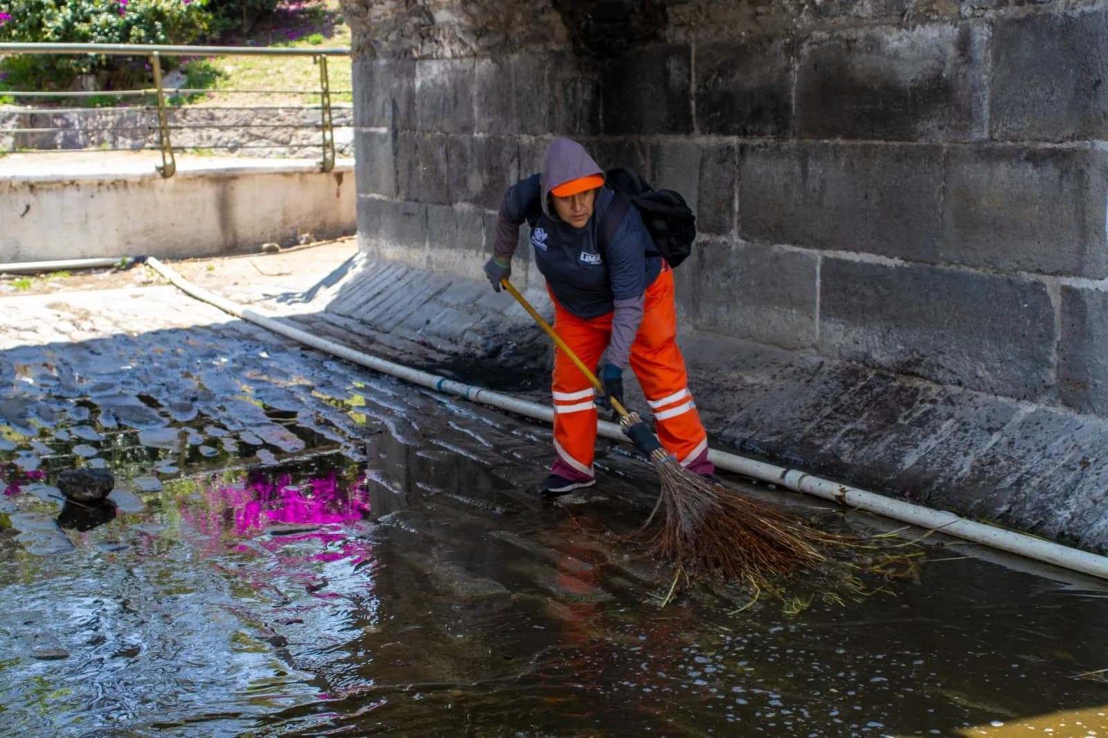 Refuerzan limpieza en el Puente de Ovando