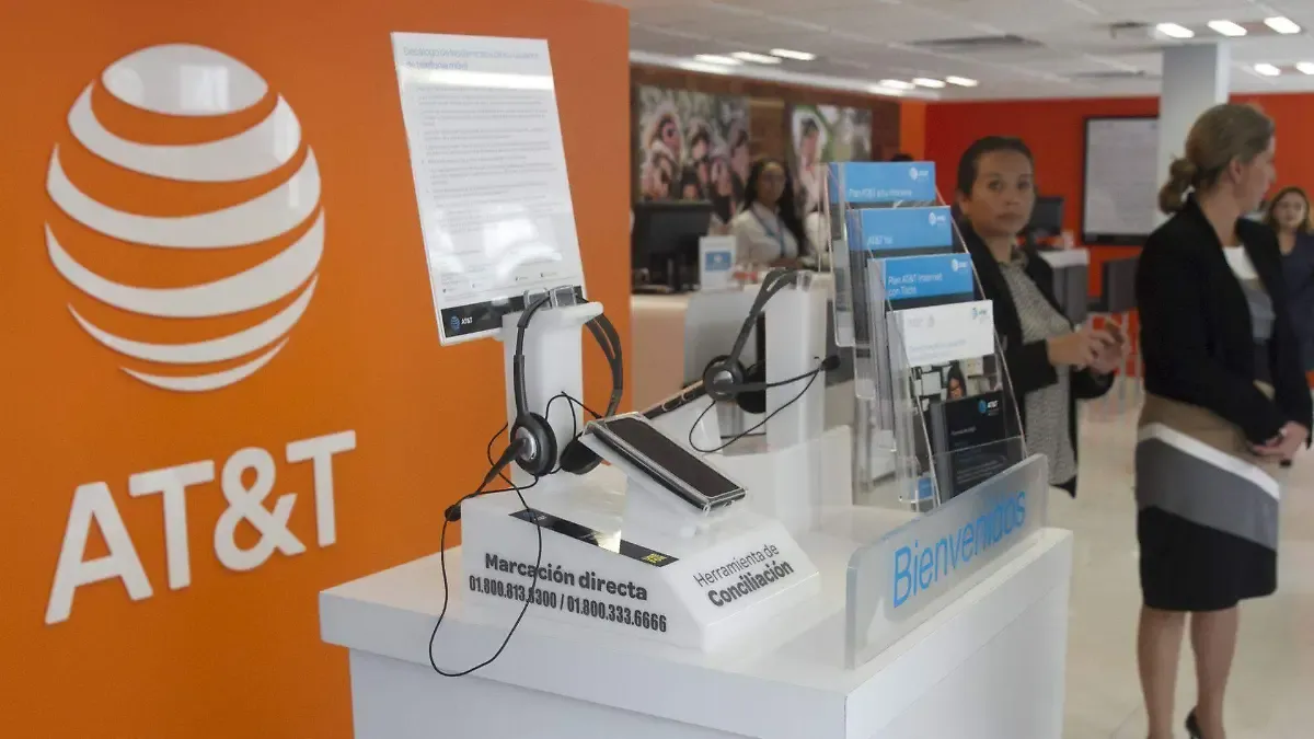 AT&T reporta baja de medio millón de clientes prepago en México por registro de la CRT