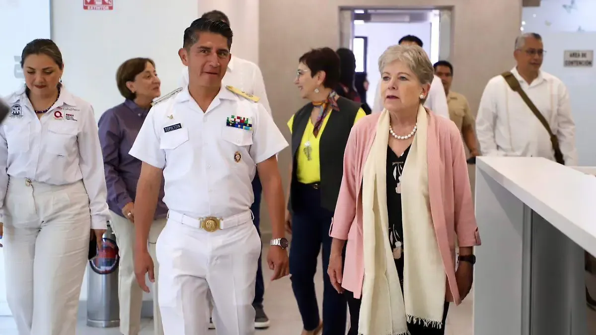 Semarnat incorpora nuevo buque para recolectar sargazo en Quintana Roo