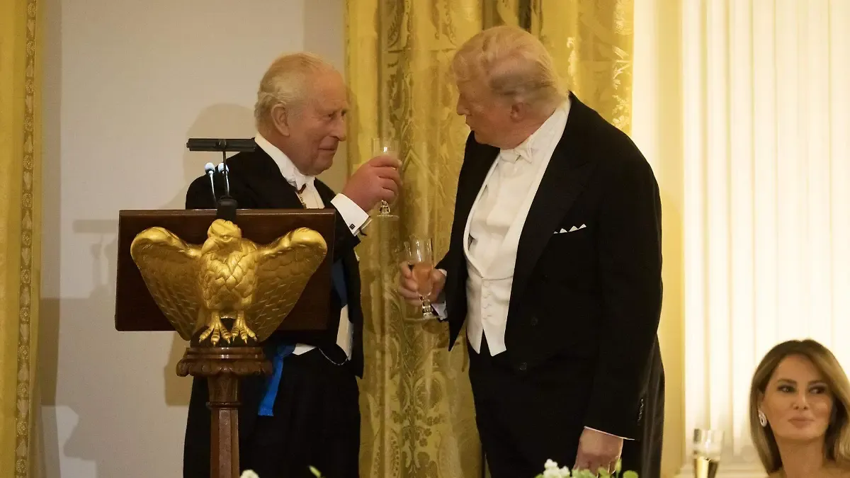 Trump elogia al rey Carlos III: logró que los demócratas se pusieran de pie