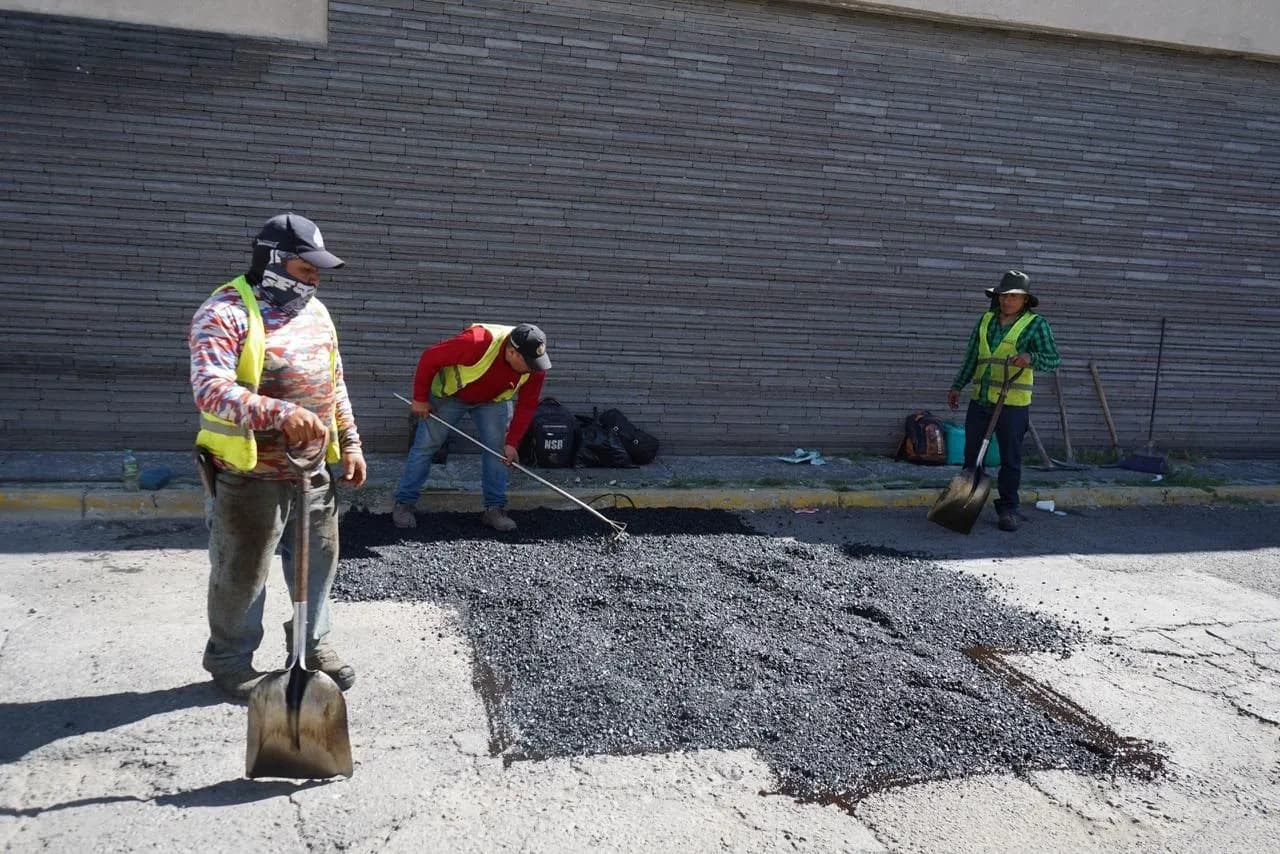 Supervisan acciones de bacheo en zona poniente de la capital