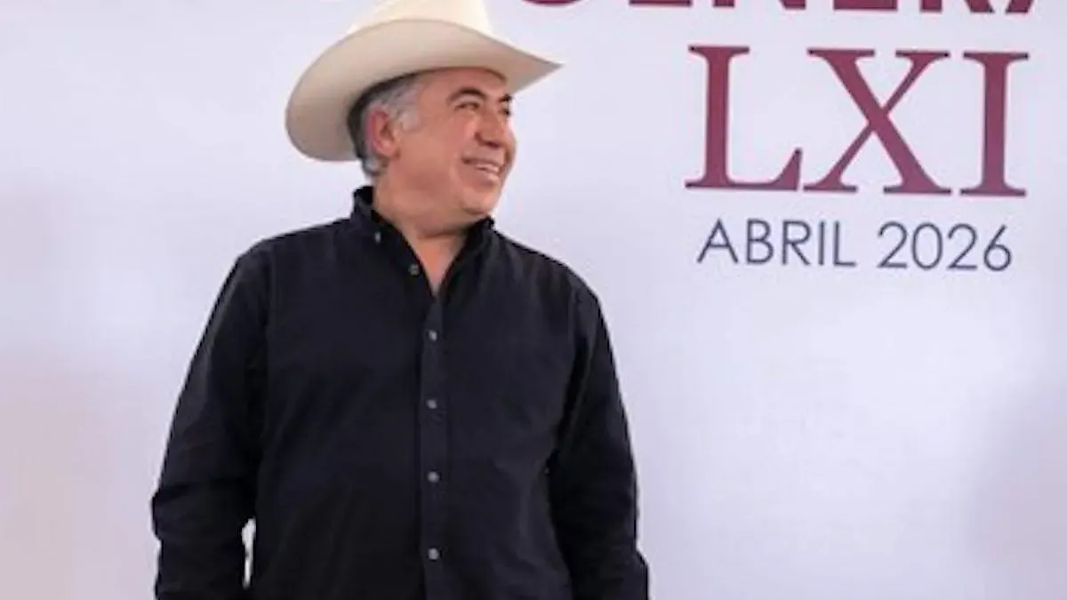Enrique Inzunza reaparece en Badiraguato y anuncia regreso al Senado