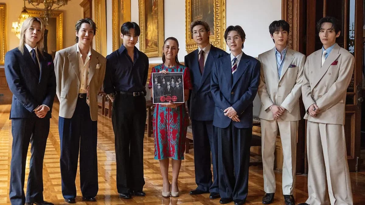 Sheinbaum recibe disco de BTS en la visita a Palacio Nacional; resalta su sencillez y mensaje de paz