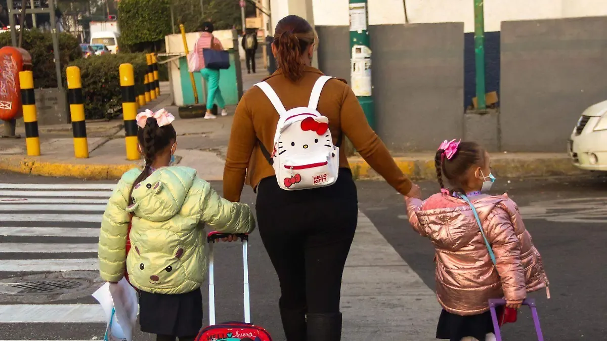 Crece rechazo de mamás y papás por adelantar ciclo escolar