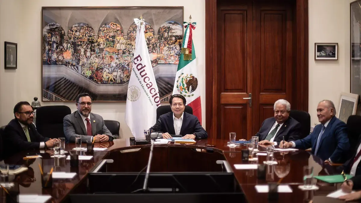Tras protestas de estudiantes del IPN, Mario Delgado y Arturo Reyes Sandoval se reúnen