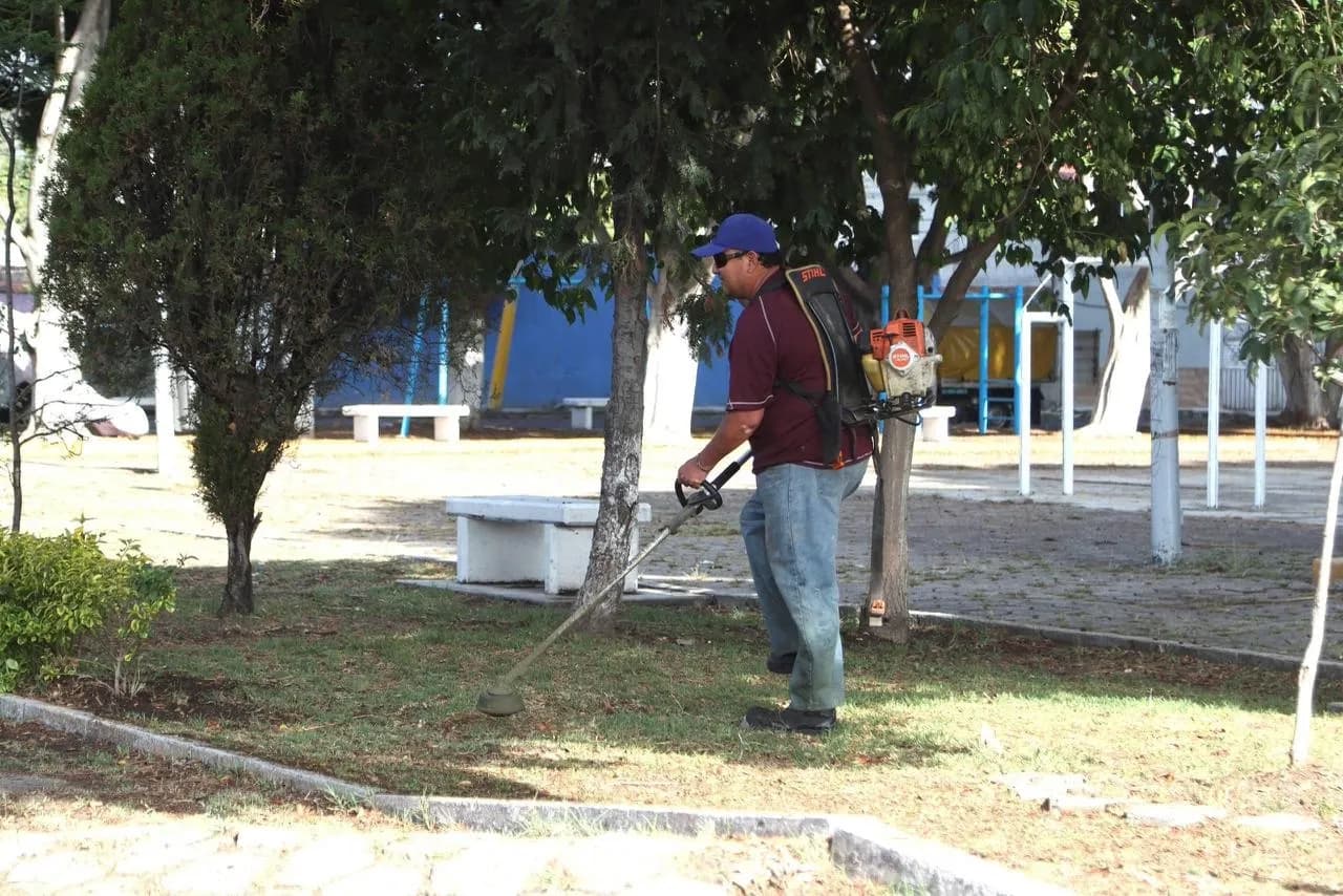 Mantienen acciones de mantenimiento en espacios públicos