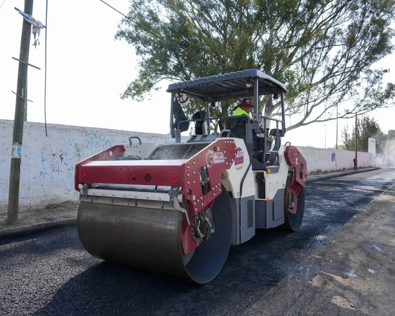 Refuerzan infraestructura vial con Tren de Pavimentación