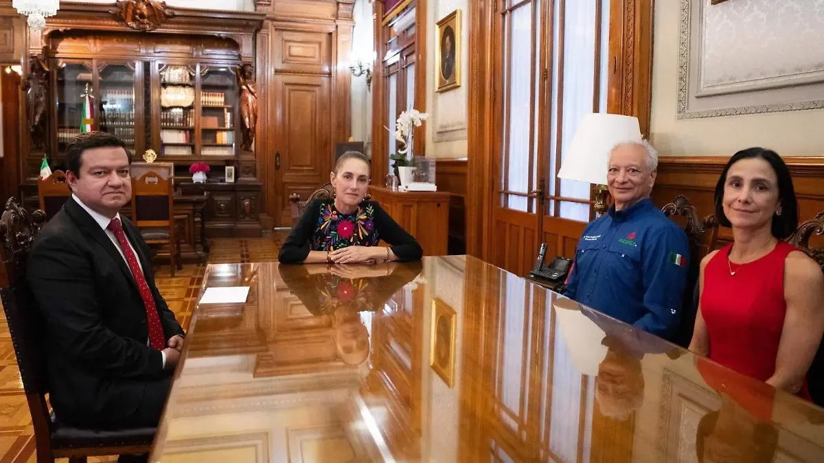 Víctor Rodríguez deja Pemex; Juan Carlos Carpio será el nuevo director
