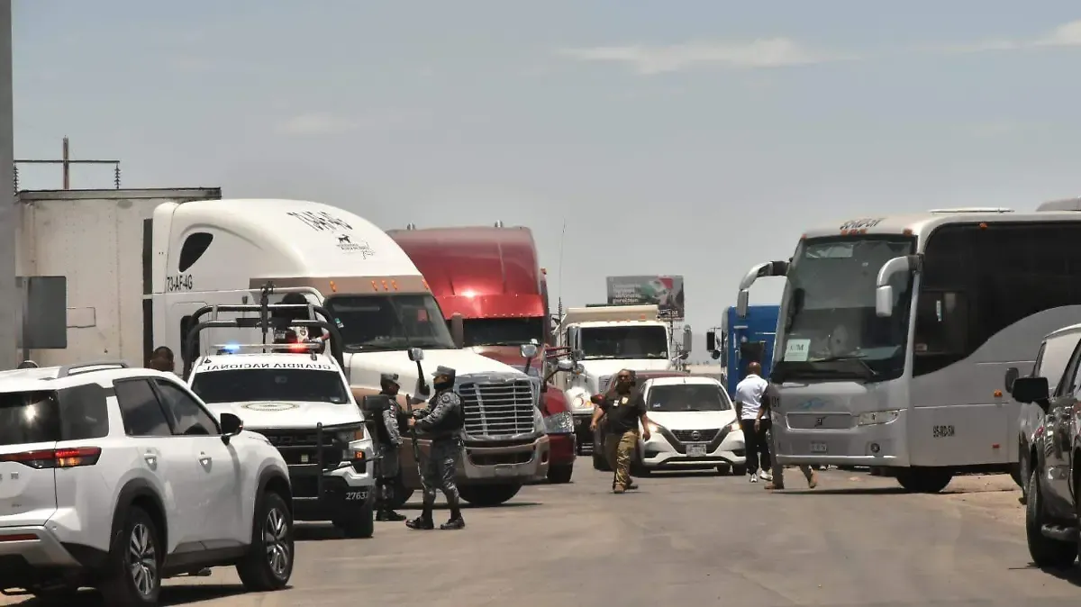 Transportistas bloquean carretera Chihuahua-Juárez para exigir mayor seguridad