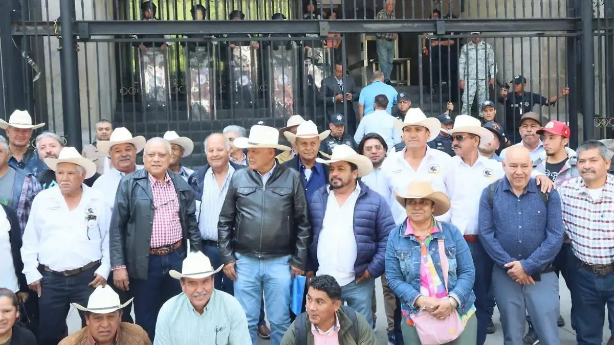 Transportistas y campesinos pactan mesas de diálogo con autoridades; advierten protestas si no hay acuerdos