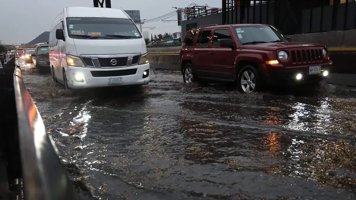 Granizada y tormenta azotan la CDMX: activan Alerta Naranja y los habitantes lo disfrutan