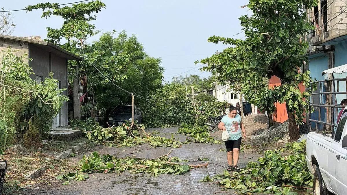 En media hora, tormenta destruye viviendas y deja incomunicado a Ixhuatán en Oaxaca