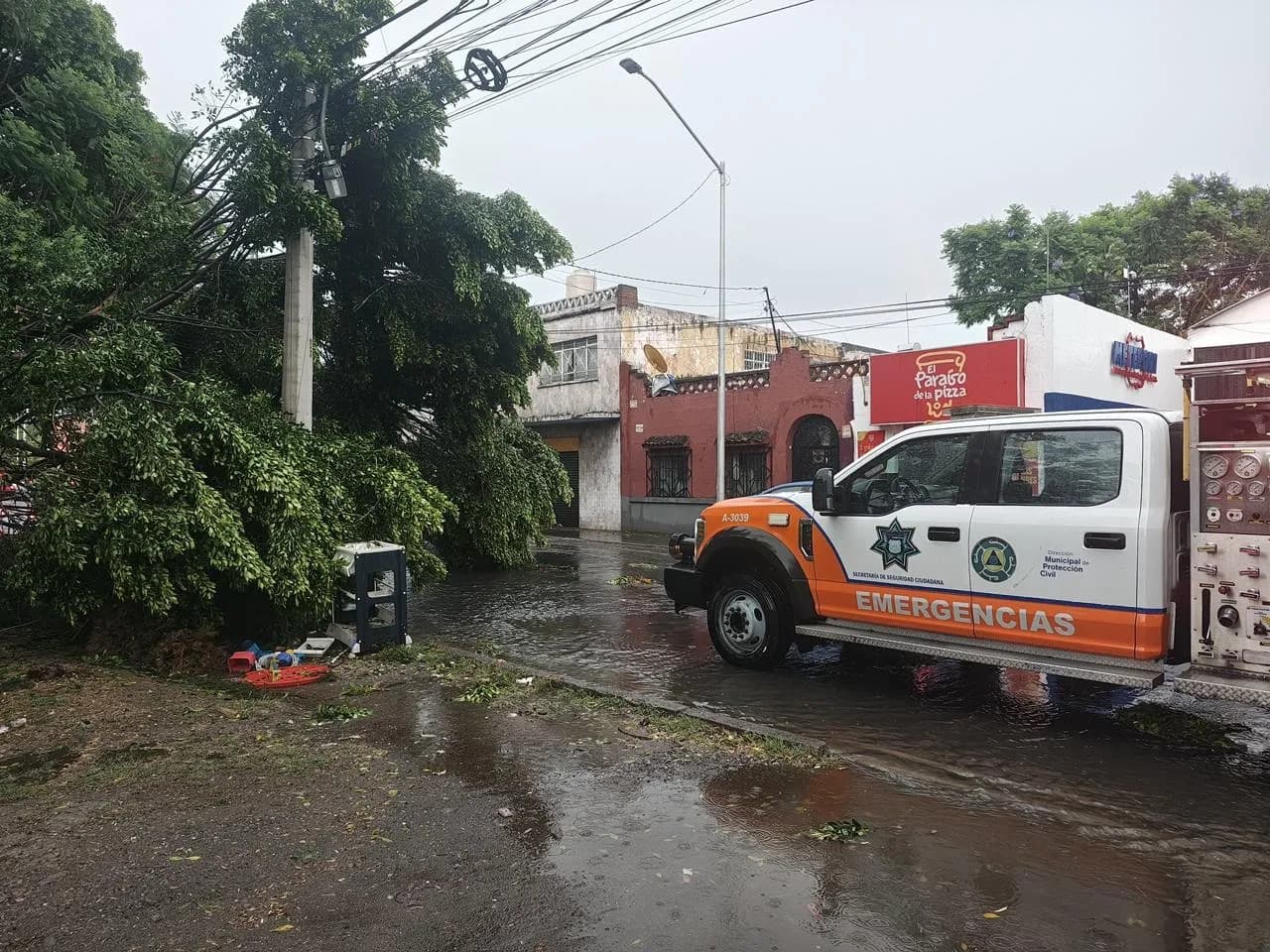 Refuerzan operativo ante lluvias y vientos