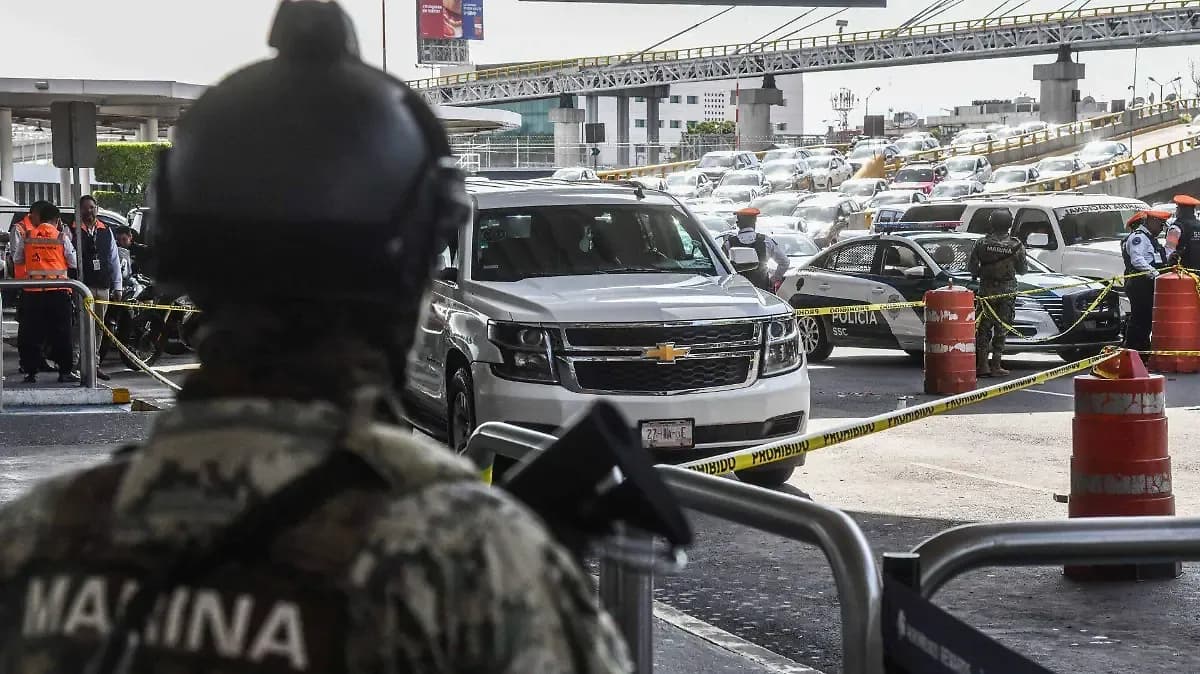 Incendio controlado en la Unidad Naval del AICM deja varios marinos lesionados