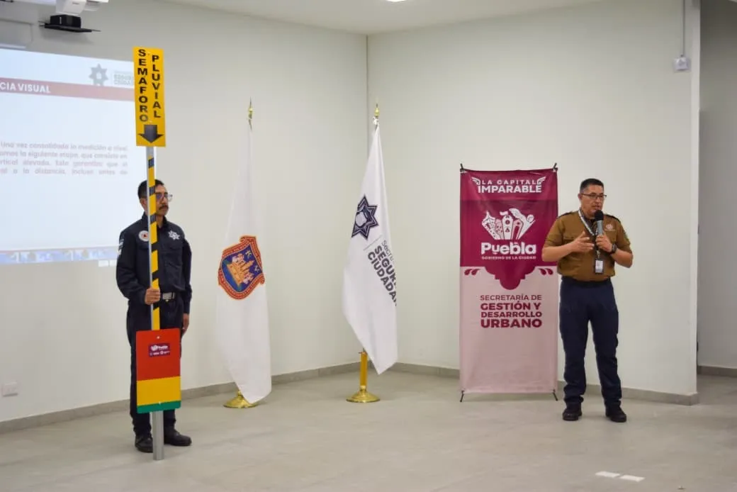 Amplían estrategia de semáforos pluviales en Puebla