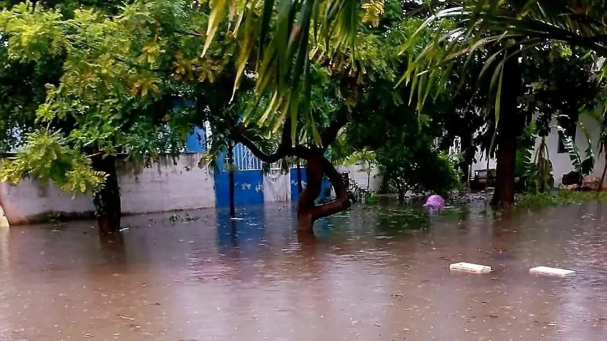 Yucatán suspende todas las actividades económicas por intensas lluvias; autoridades llaman a no salir